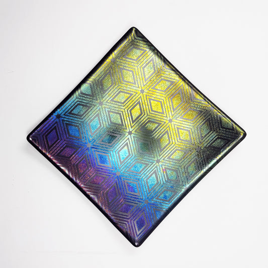 Iridescent geometric plate